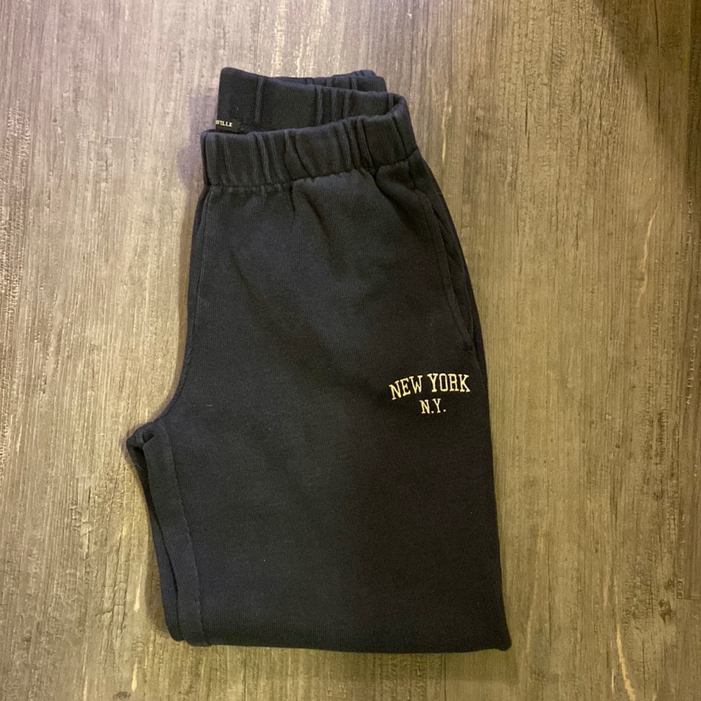 Brandy Melville Rosa New York sweatpants